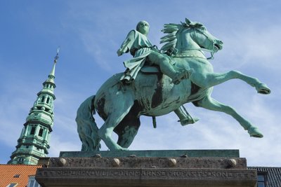 Reiterstatue von Bischof Absalon (1128-1201) 1902 (Bronze) von Christien Gottlieb Vilhelm Bissen